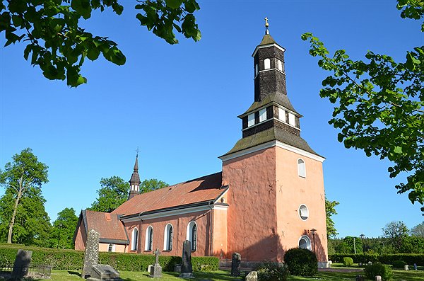 Kyrkan_i_Ekeby.jpg